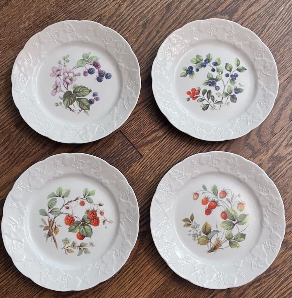 4 Dansk Lierre Lauvage Embossed Rim Berry Designs Salad/Dessert Plates 8" France